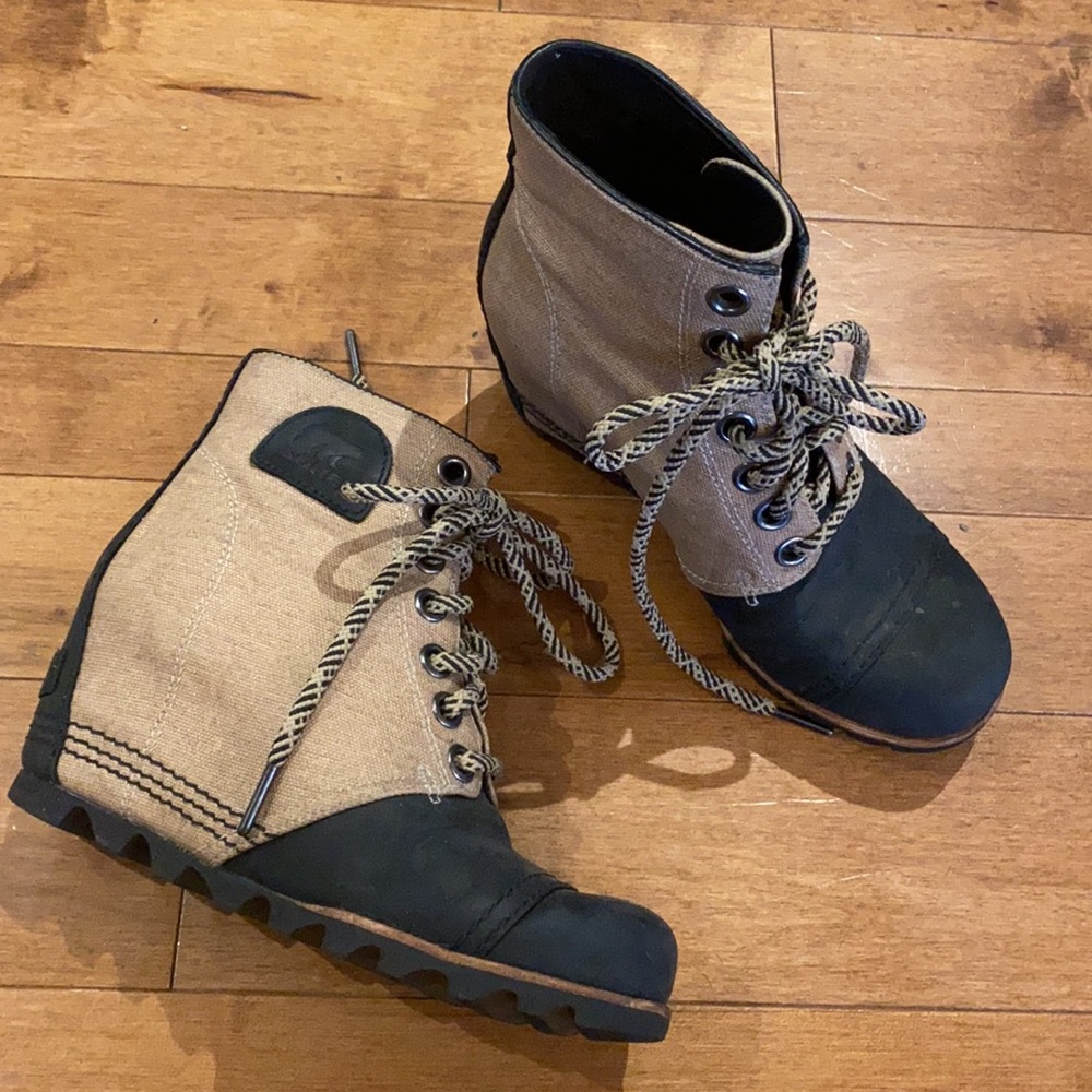 Sorel black and tan wedge booties